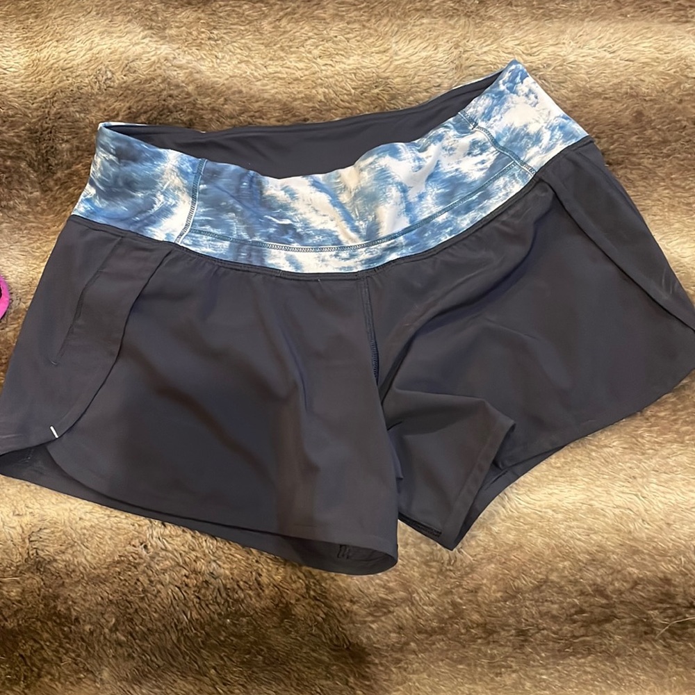 Lululemon Size 4 inseam 4 Navy